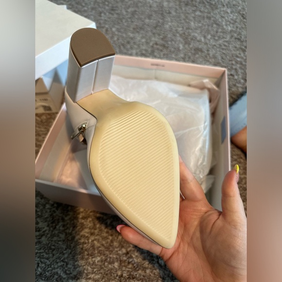 👰🏼‍♀️ Perfect White Leather Bachelorette Bridal Booties! 👢 NWT ✨ - Picture 2 of 3